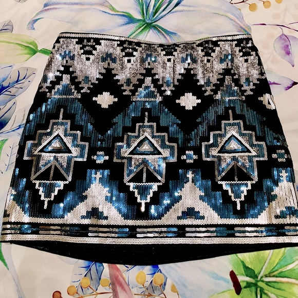 Express sequin mini skirt - Picture 2 of 2